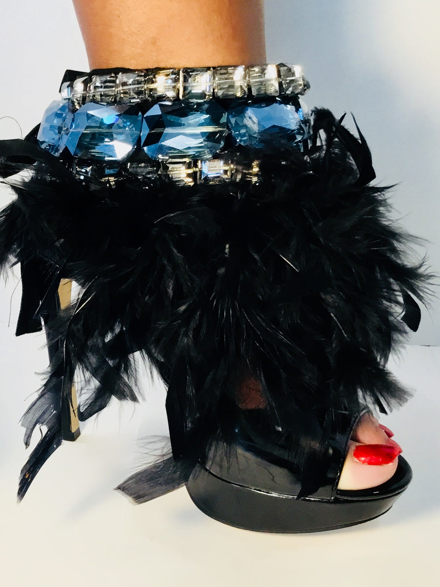 BOSSY - SIGNATURE LABEL - Noir Fluffy Feather/Antique & Sky Crystals 