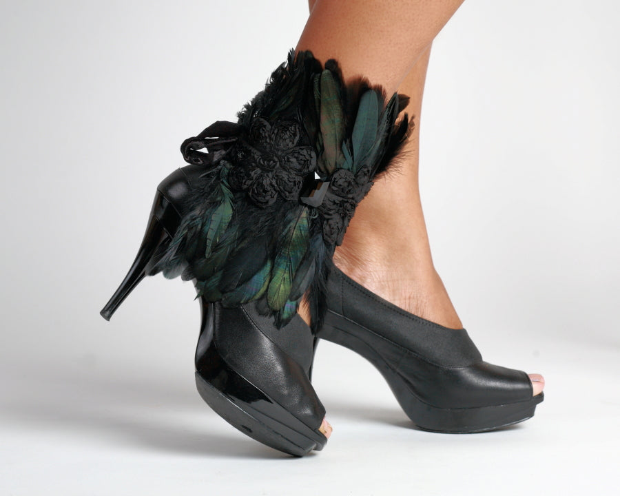 THE JACQUE - Iridescent Moss Feather/Black Crystals